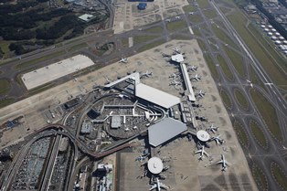 発着回数20万回を超えた成田空港の航空写真