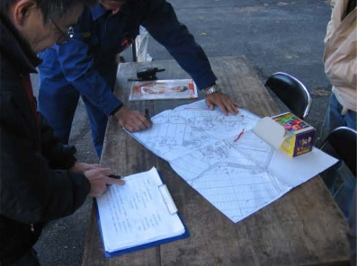 公津西地区の総合防災初動訓練の様子16。集約した情報を地図上に書き込み、被害状況や要援護者の安否確認を実施。