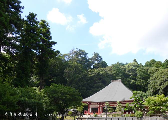 大慈恩寺と森の景観写真1