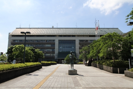 成田市役所の外観