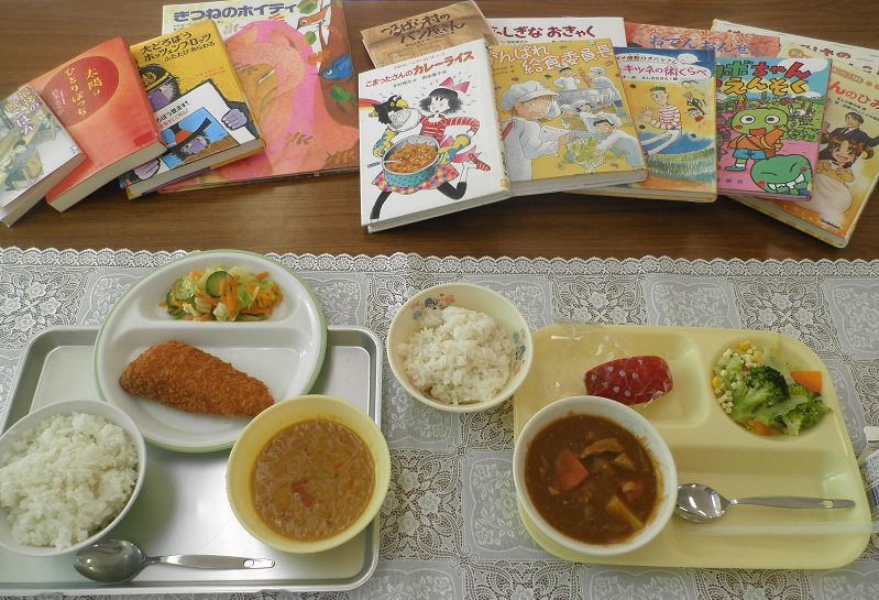 学校からリクエストのあった本と給食を並べた写真