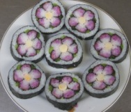 太巻き寿司（桃の花）の画像
