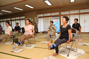 なりたいきいき百歳体操の様子