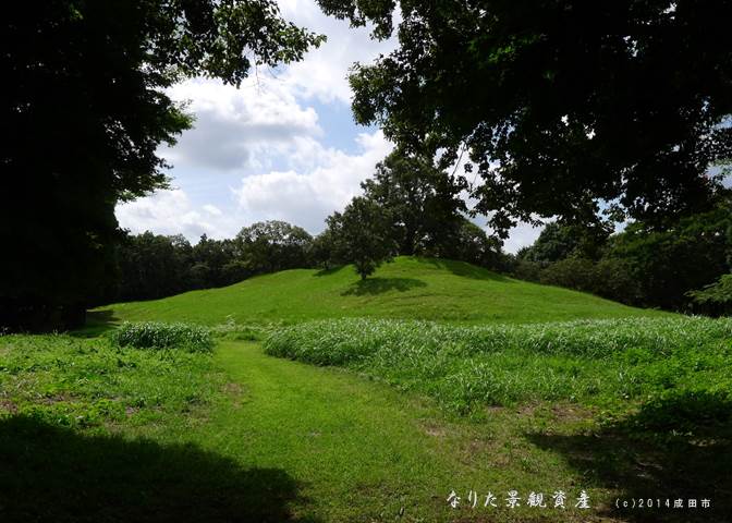 船塚古墳と公園の景観写真1