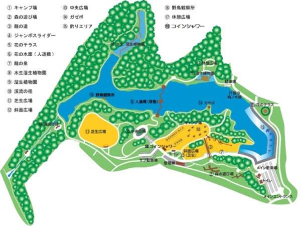 坂田ヶ池総合公園の施設案内図。人道橋・キャンプ場は公園の中央に、芝生広場、水生・湿生植物園は西側に、釣りエリア・森の遊び場は東側にあります。