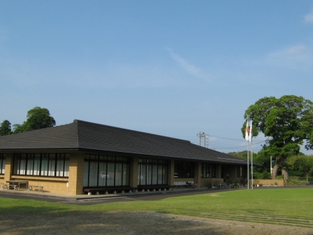 八生公民館の建物の様子