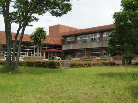 中央公民館の建物の様子