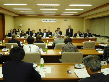 議員定数に関する懇談会の様子