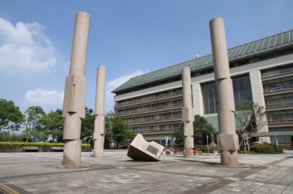 成田市平和のためのメンヒル