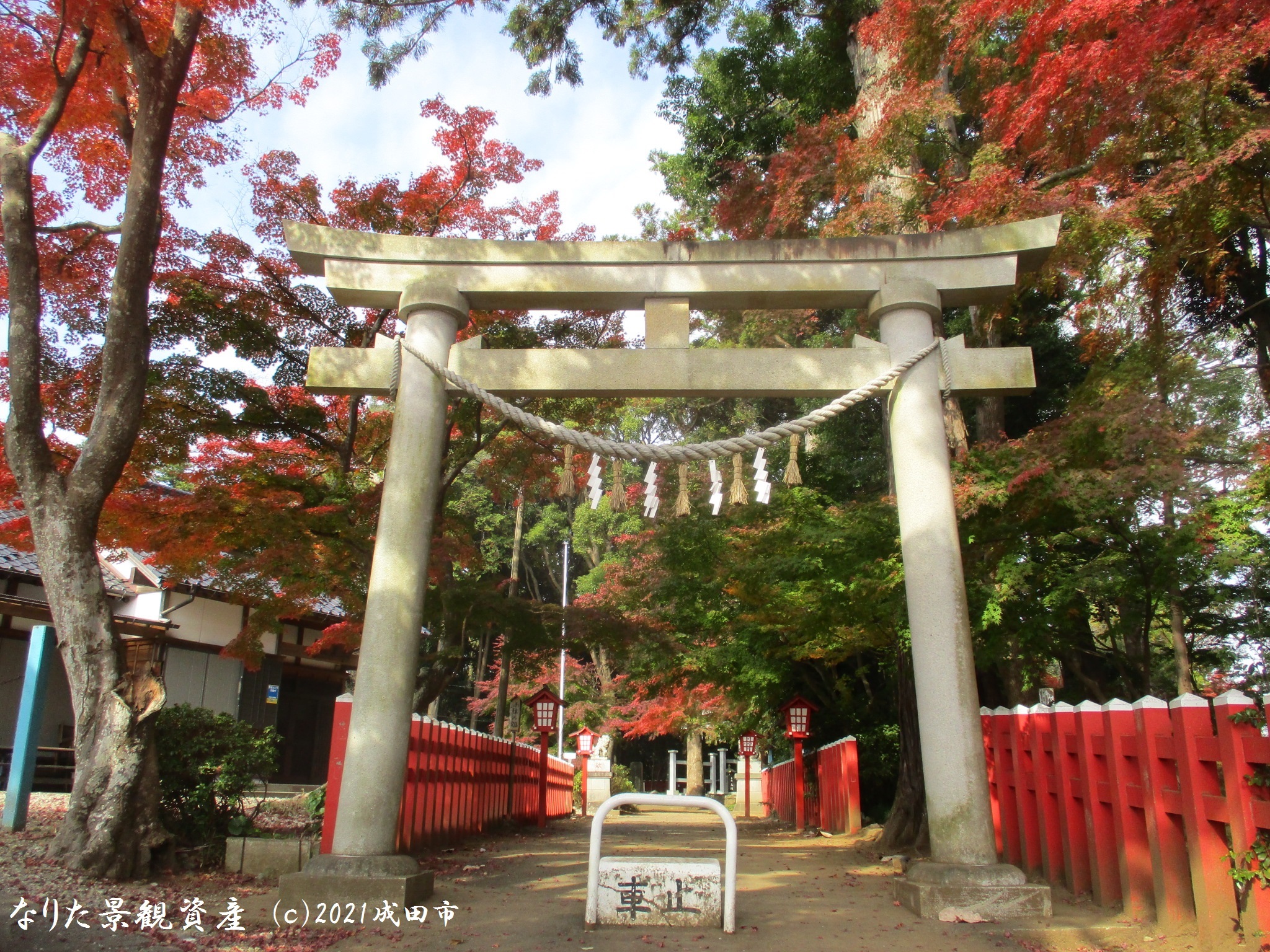麻賀多神社（奥津宮）と紅葉の景観写真2