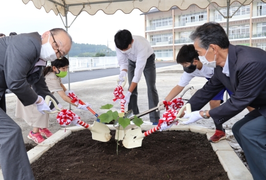 植樹式の様子