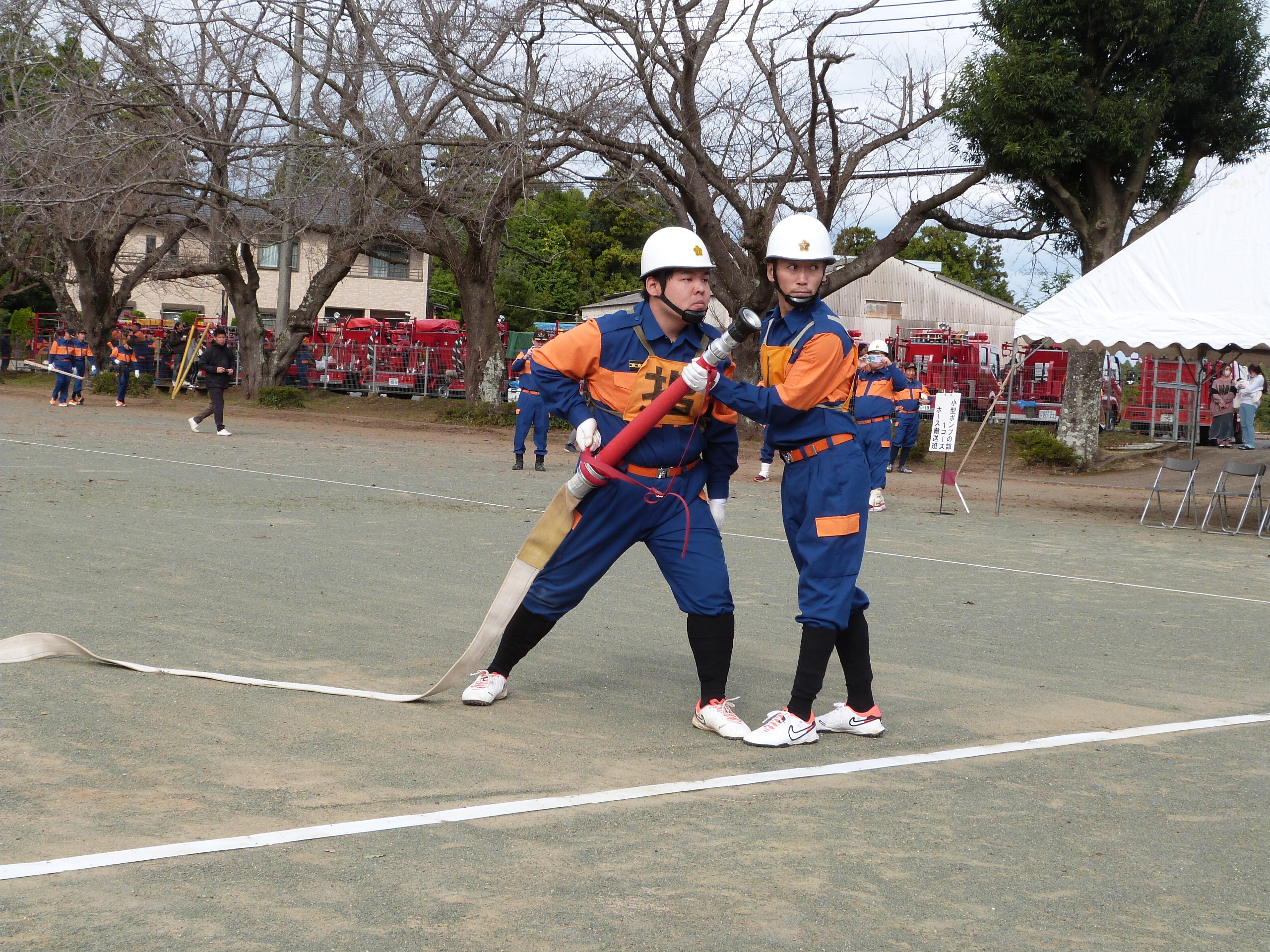 小型ポンプ放水開始