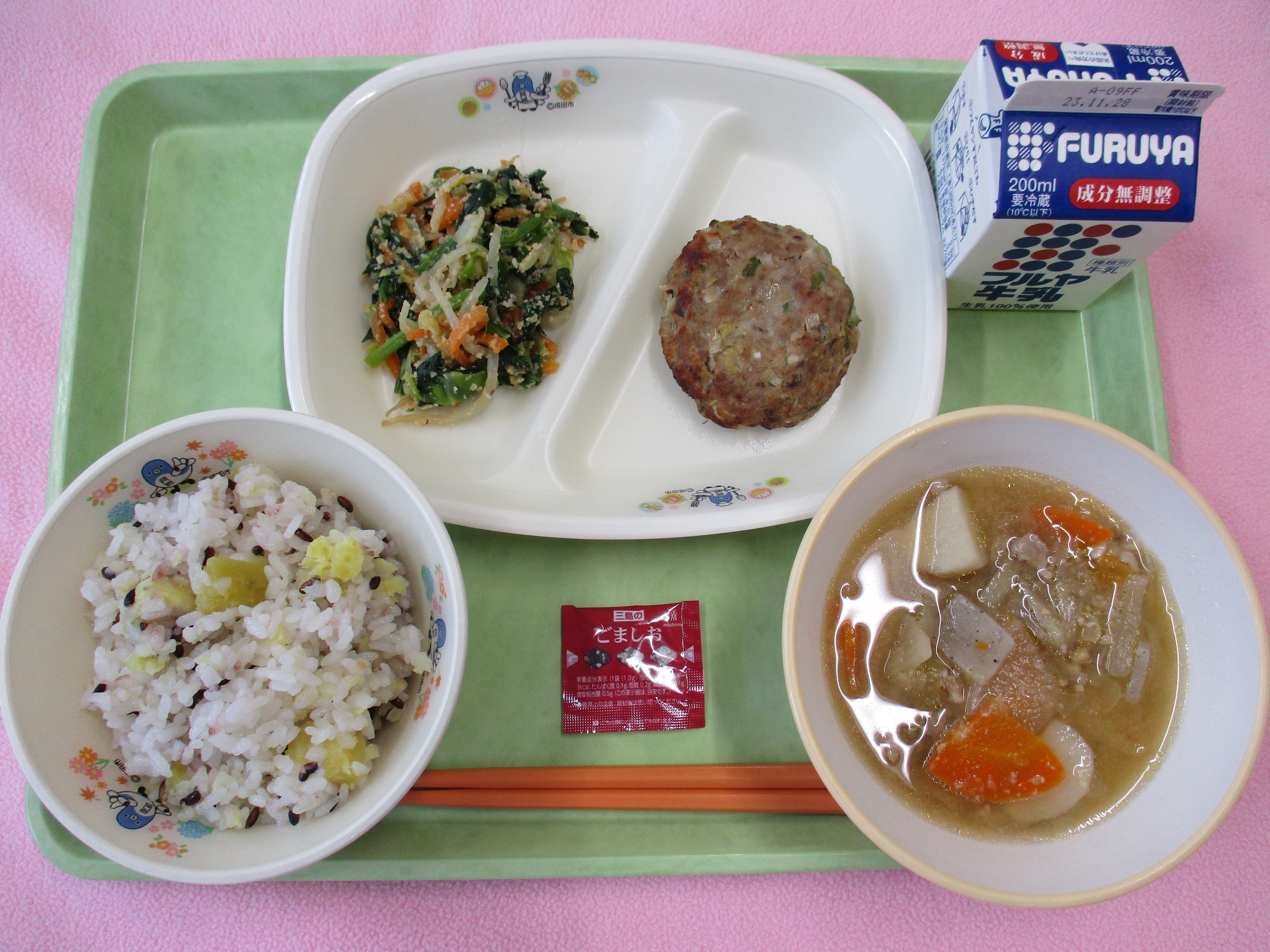 平成小調理場の成田給食の日の給食写真