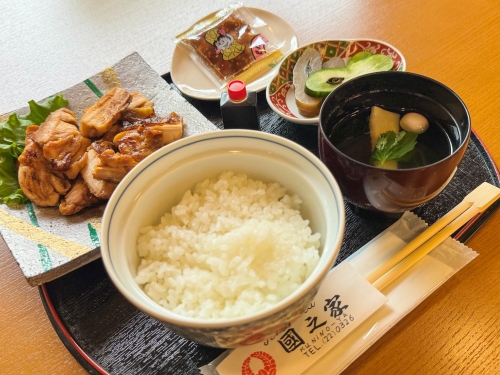 うなぎのタレで焼いた水郷錦爽鶏「焼き鳥定食」