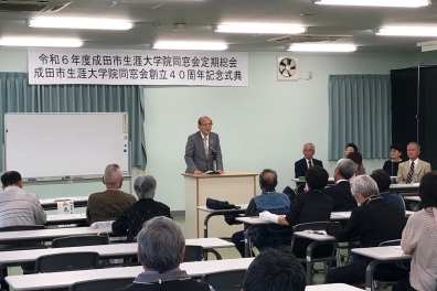 挨拶をする様子