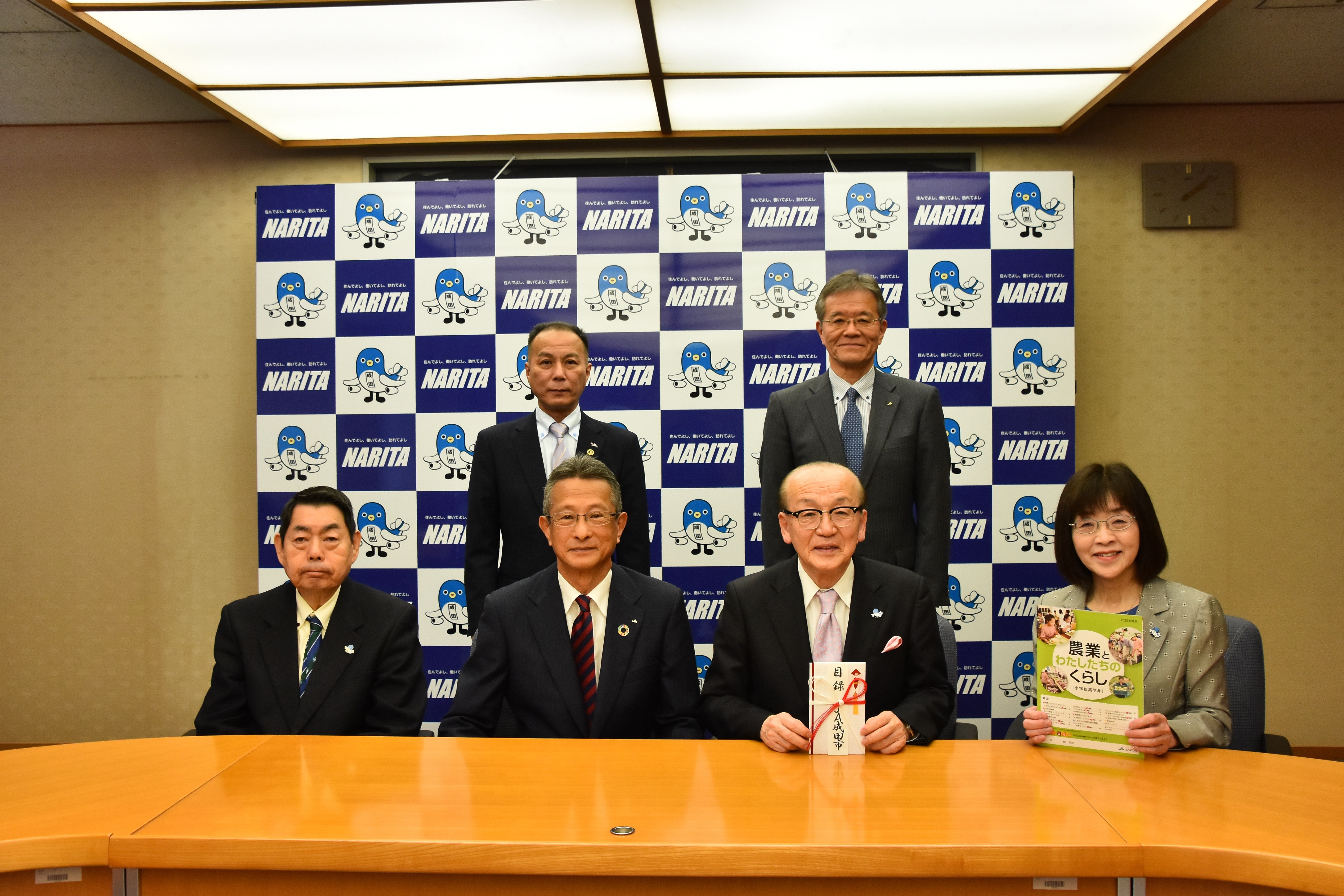 令和7年4月7日に開催された成田市農業協同組合との贈呈式の様子