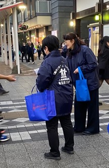 駅前での街頭啓発