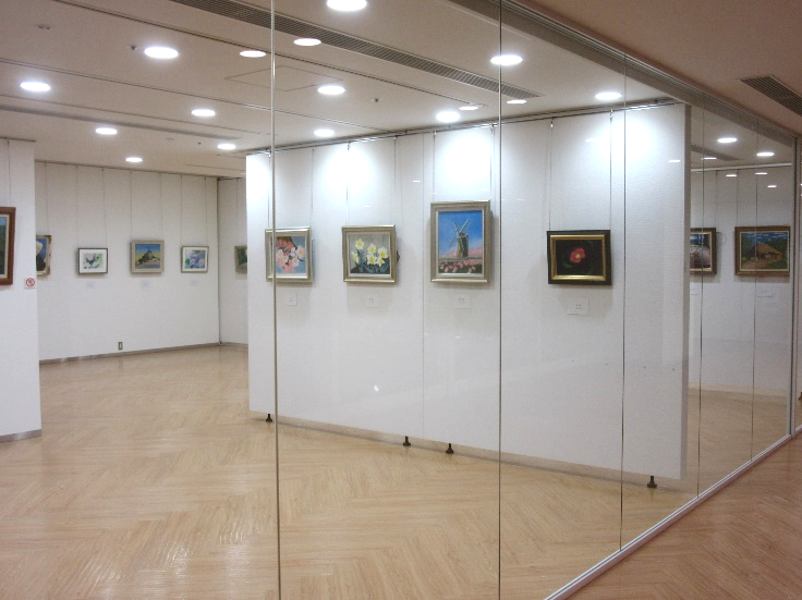 絵画の作品が展示されています。