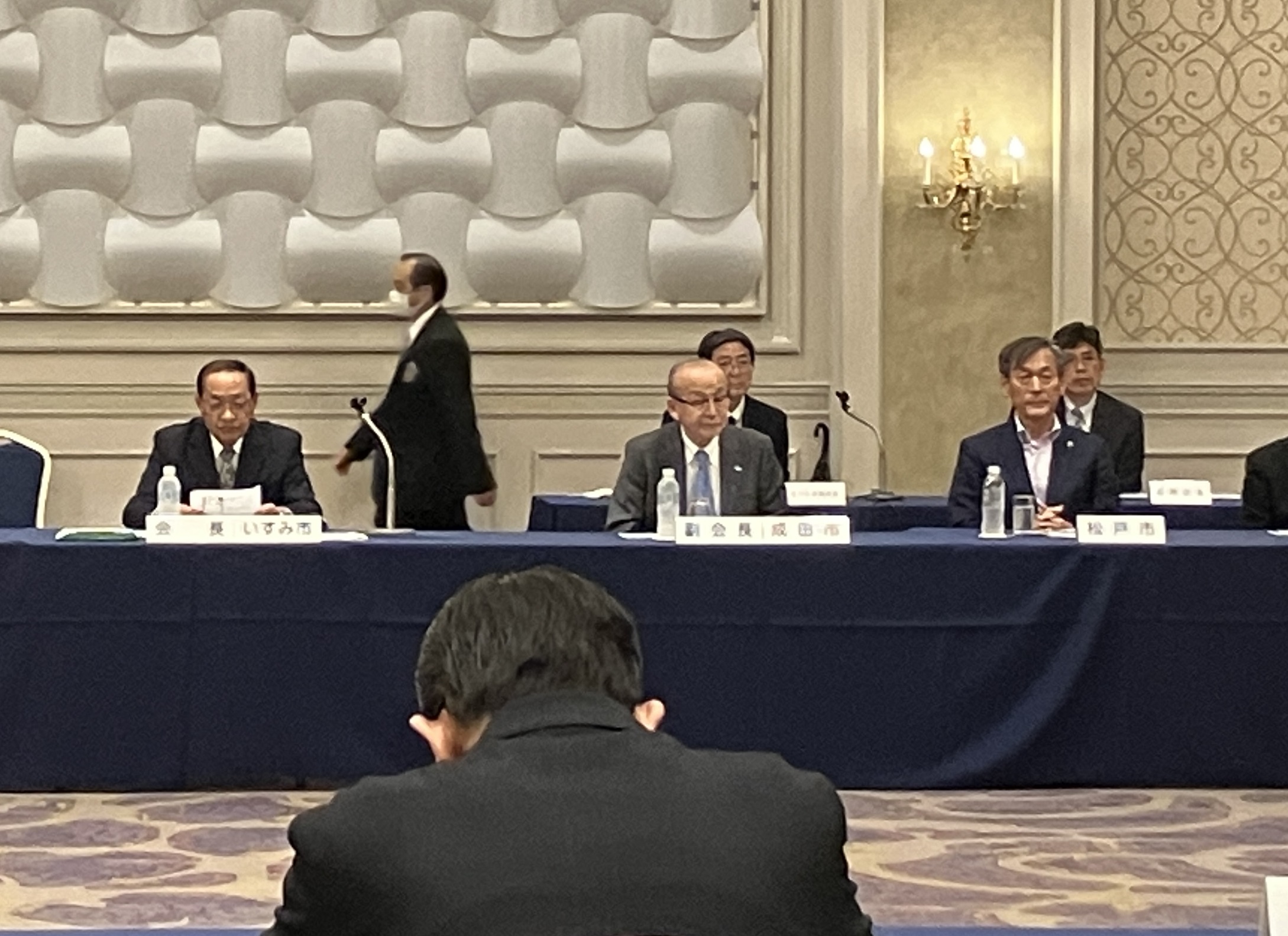 会議に参加している様子