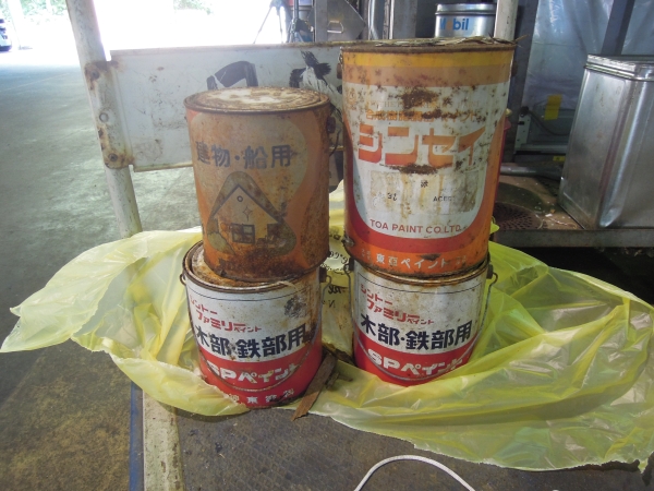 ペンキ缶