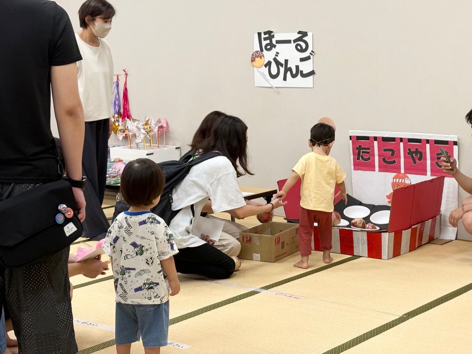 ボールビンゴを楽しむ様子
