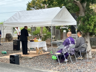 祭文を読み上げる様子