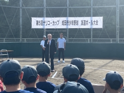 挨拶を述べる様子