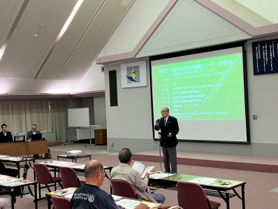 挨拶を述べる様子