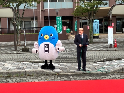 挨拶を述べる様子