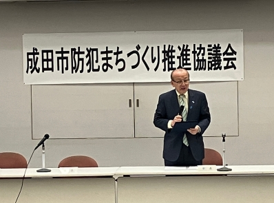 挨拶を述べる様子