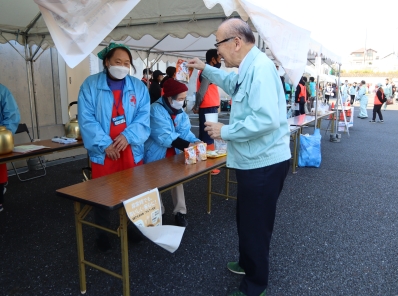 非常食について話す様子