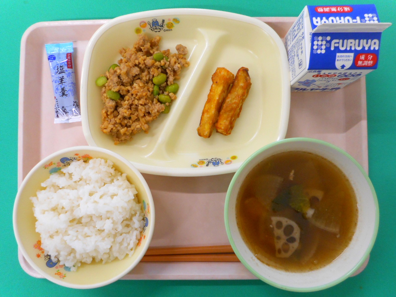 公津の杜小学校共同調理場の成田給食の日の給食写真