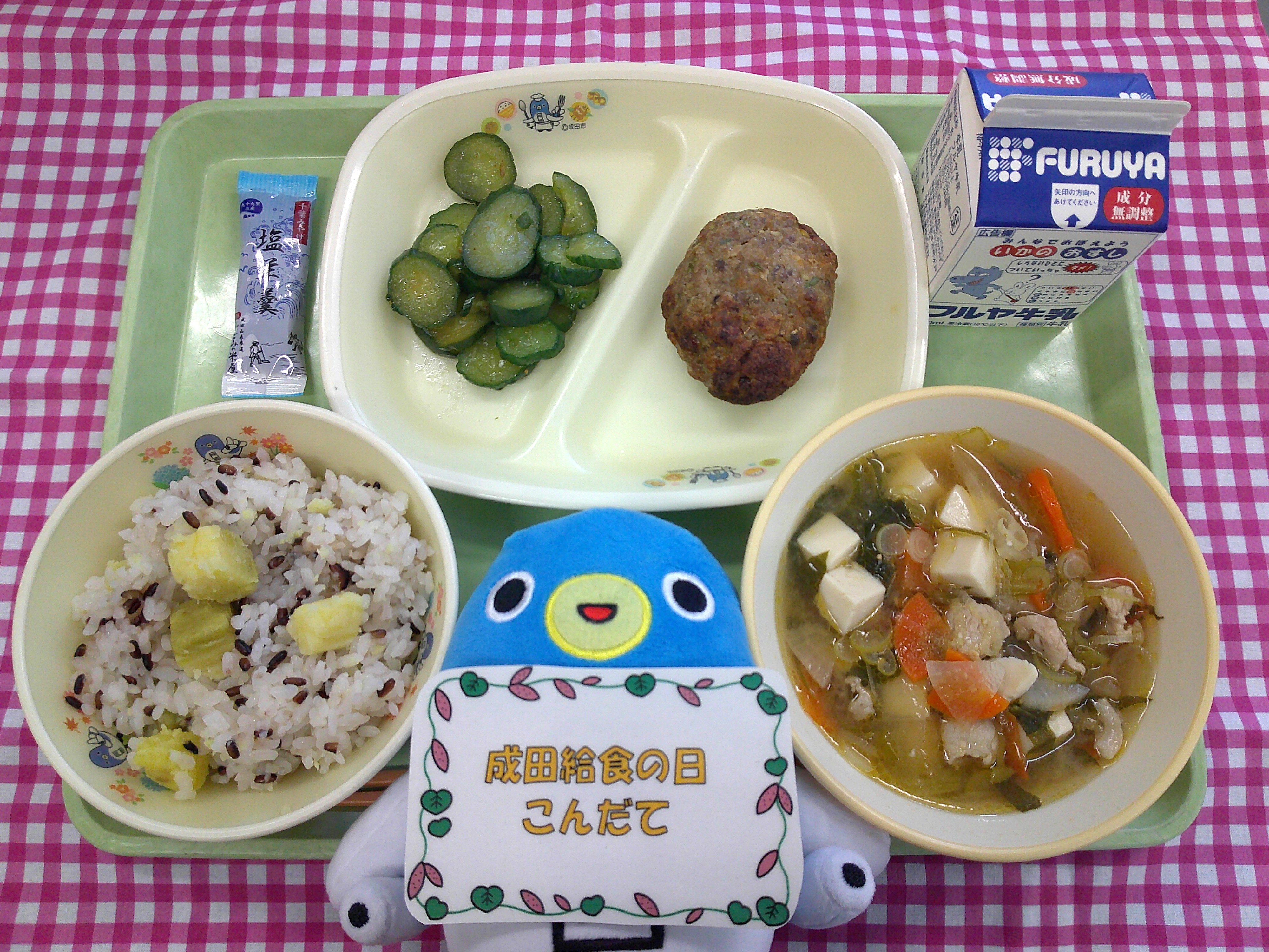 本城小学校共同調理場の成田給食の日の給食写真
