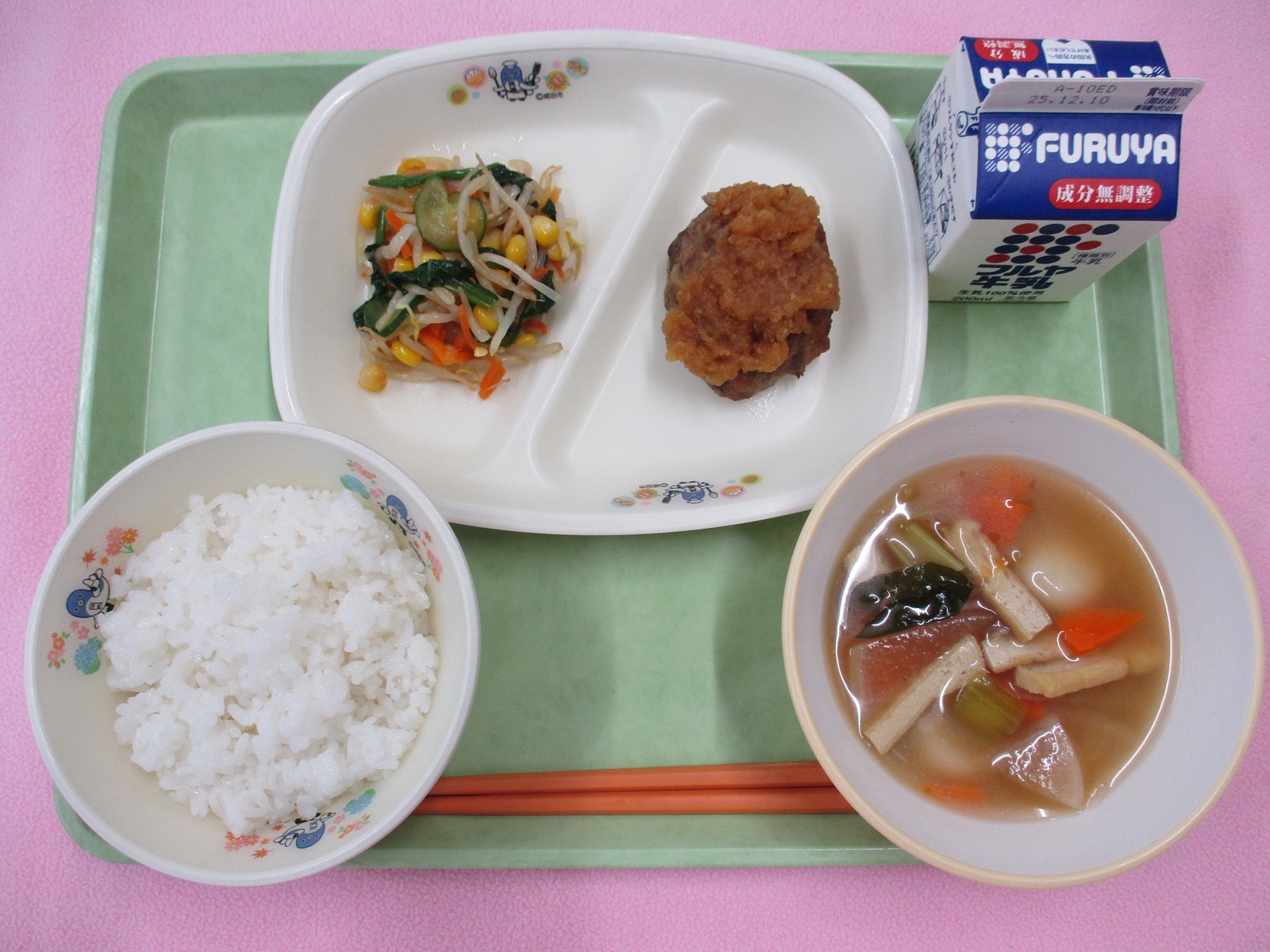 平成小調理場の12月3日の献立写真