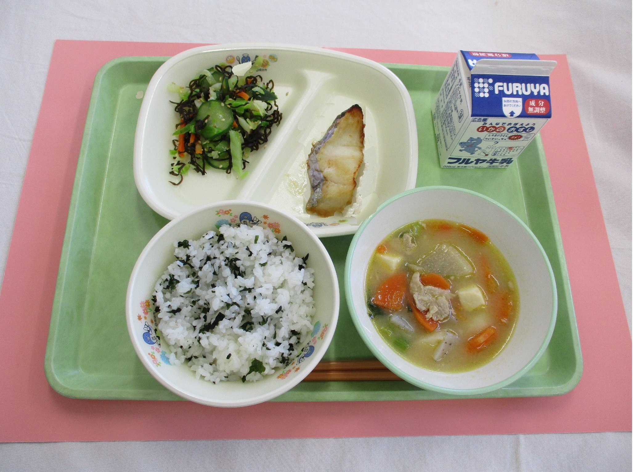 美郷台小調理場の12月8日の献立写真