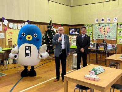 挨拶を述べる様子