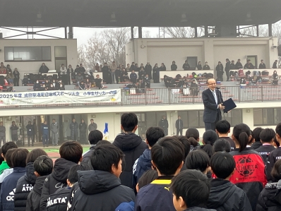 挨拶を述べる様子