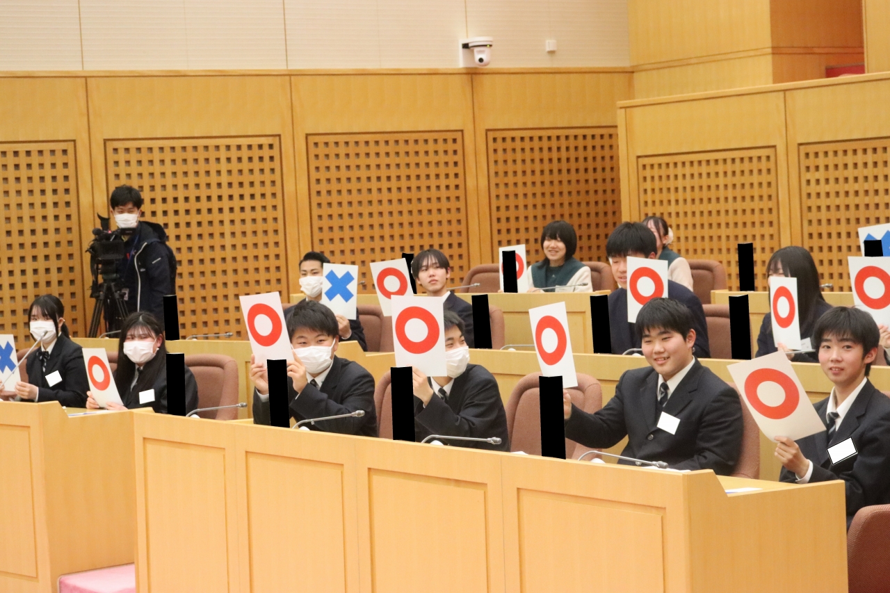 議場で行った○×クイズ