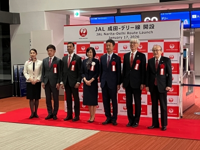 記念撮影を行う様子