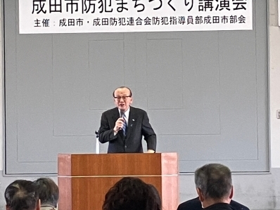 挨拶を述べる様子