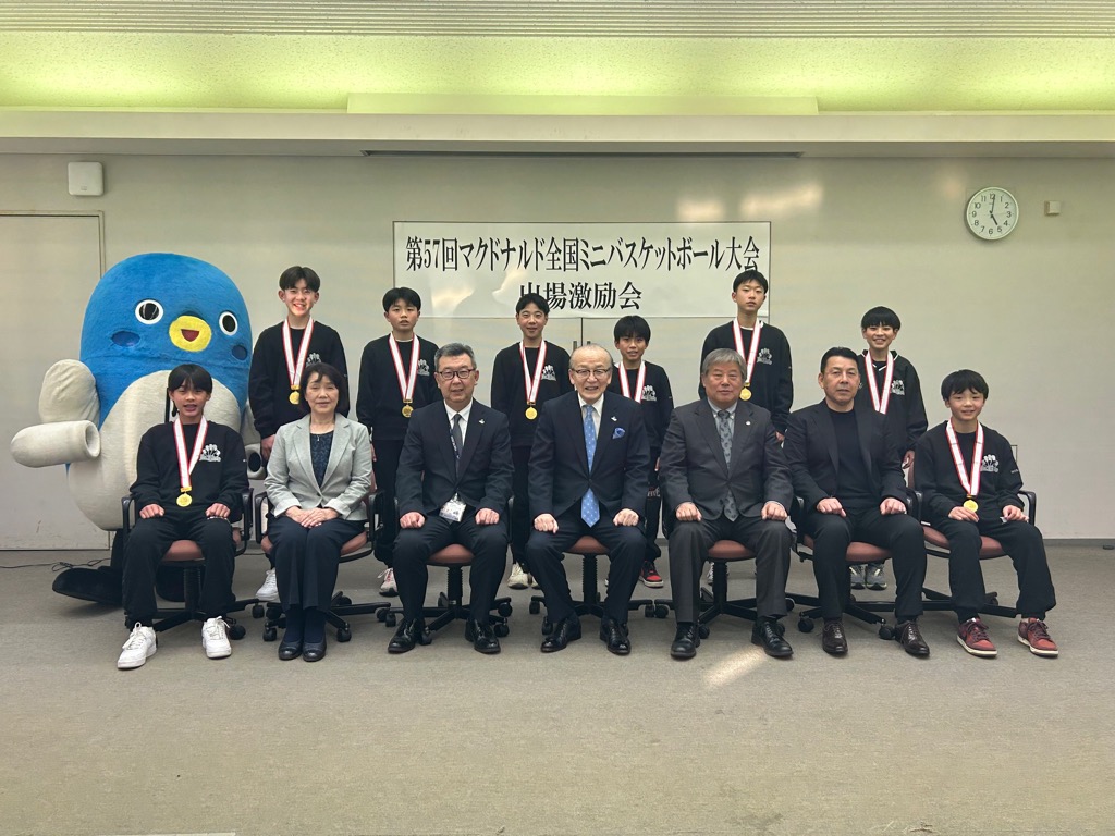 ジュニアファイブの集合写真。