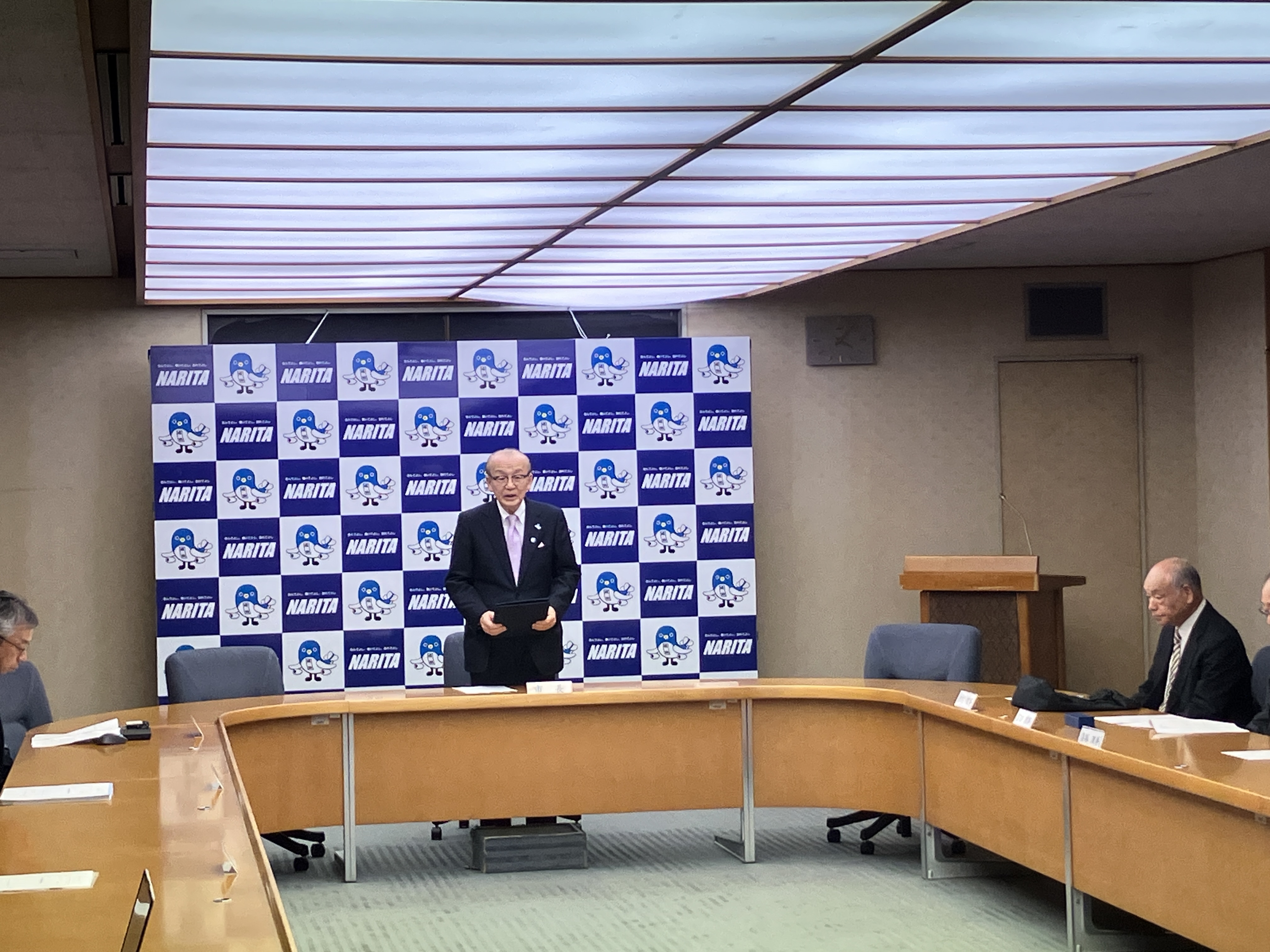 市長が挨拶する様子。