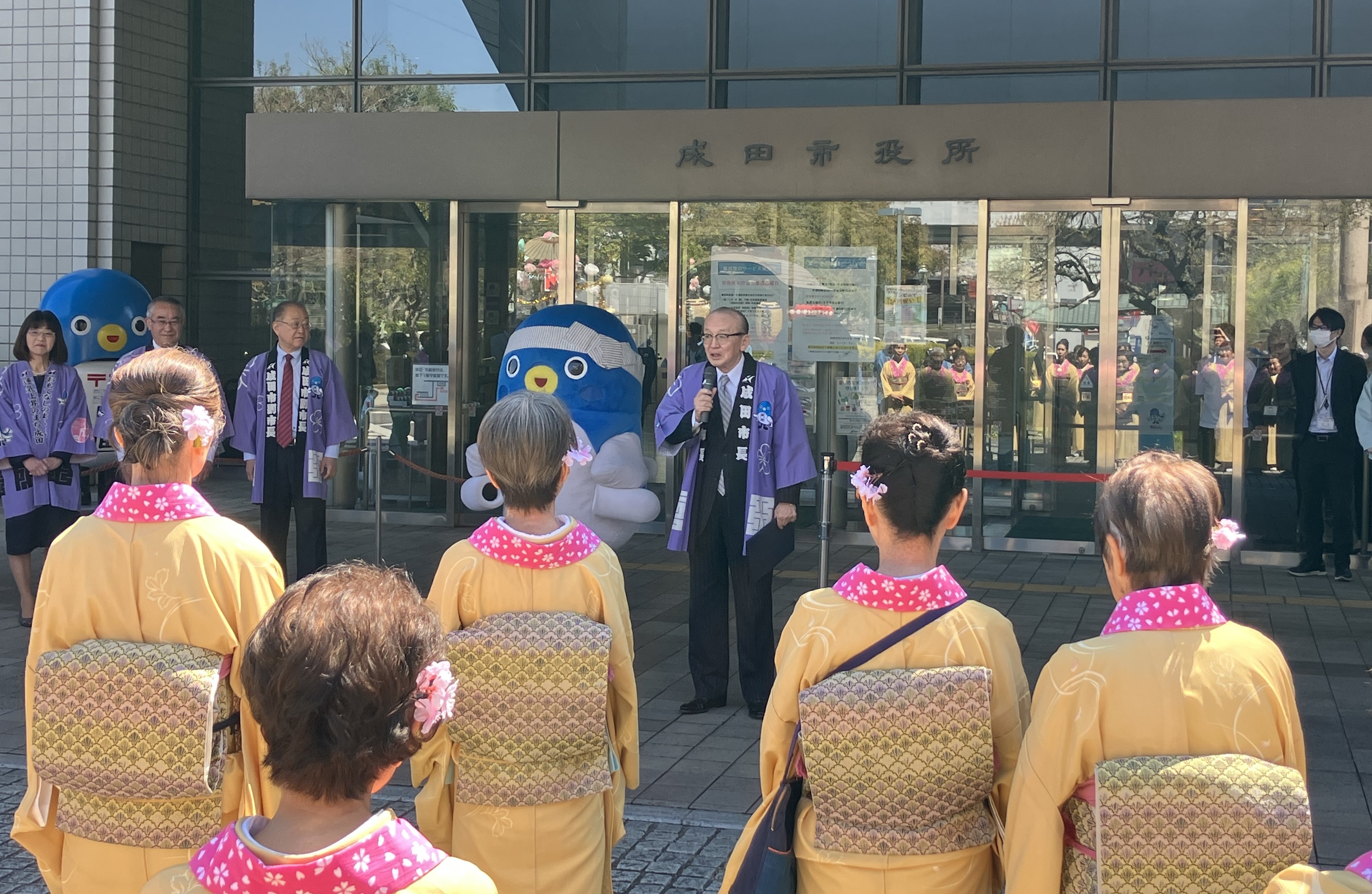 市長が挨拶する様子。