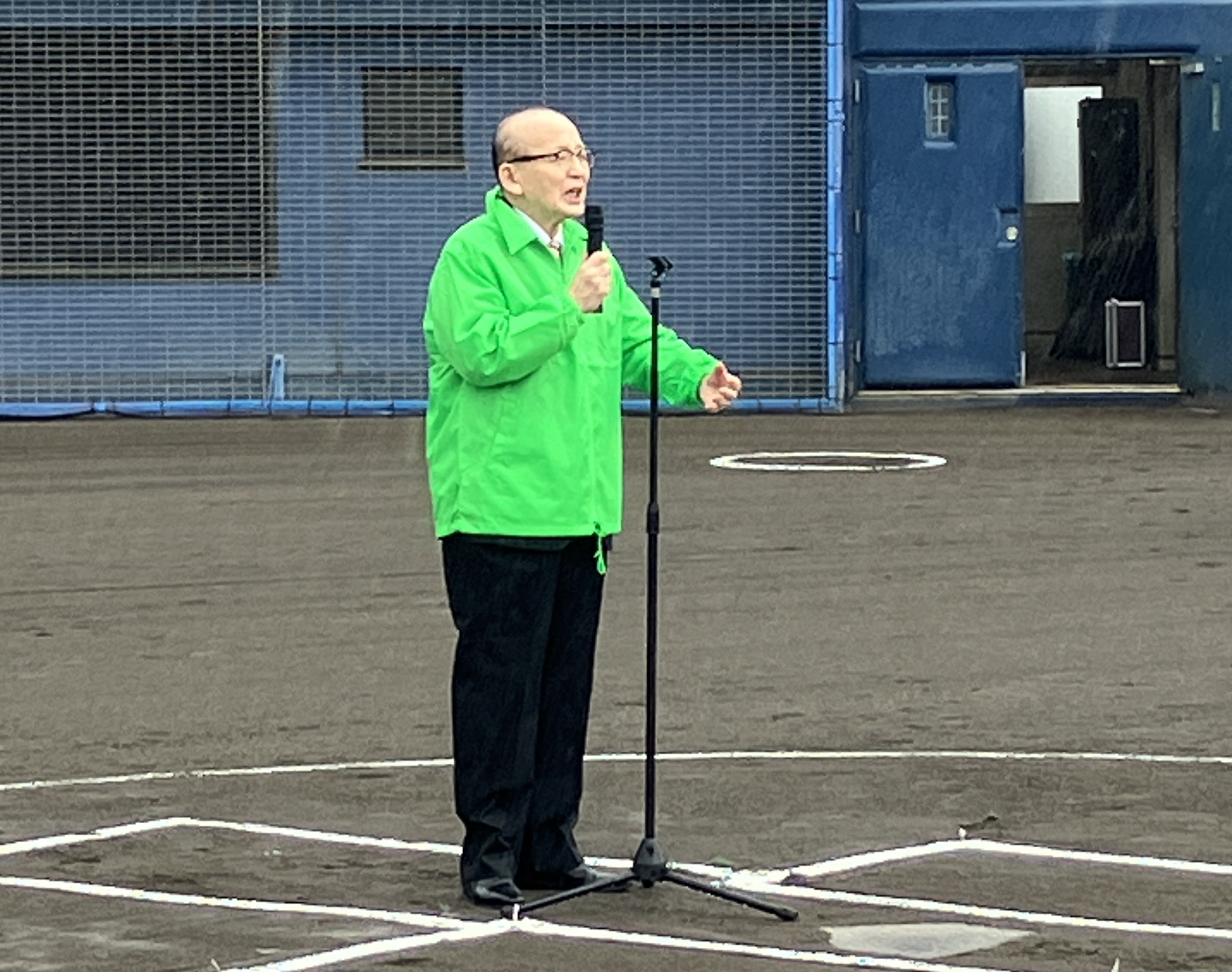 市長が挨拶する様子。