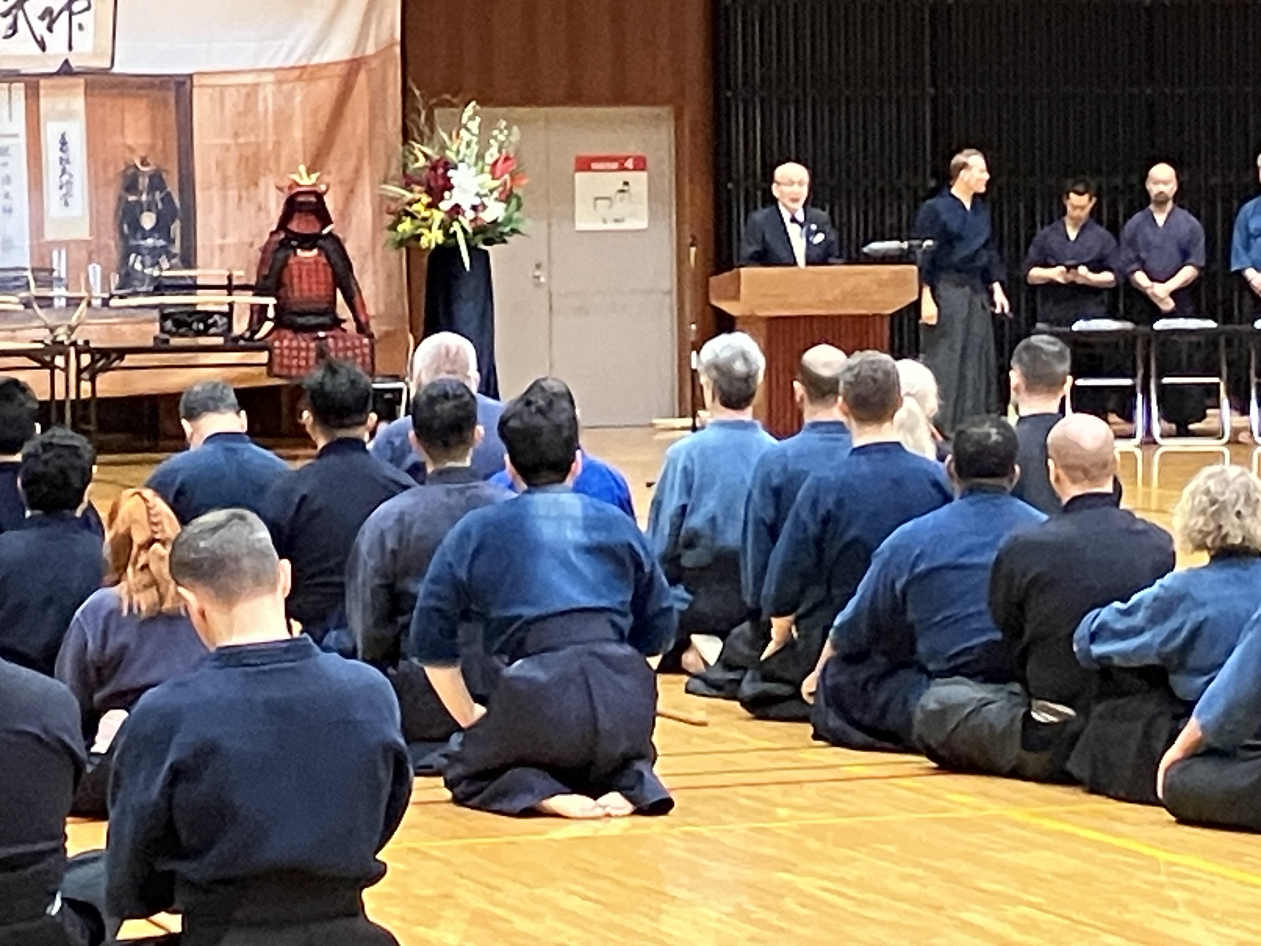 市長が挨拶する様子。