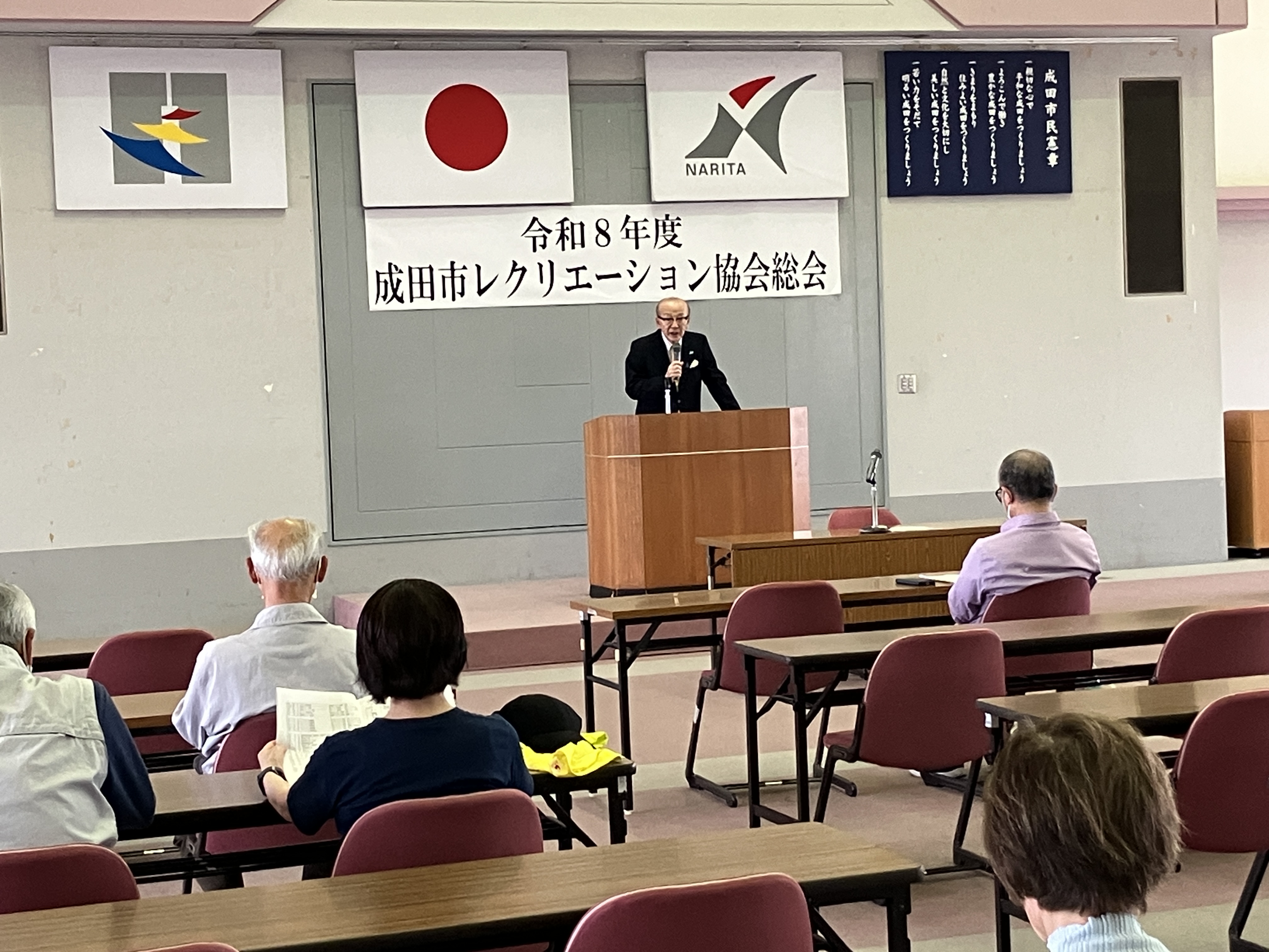 市長が挨拶する様子。