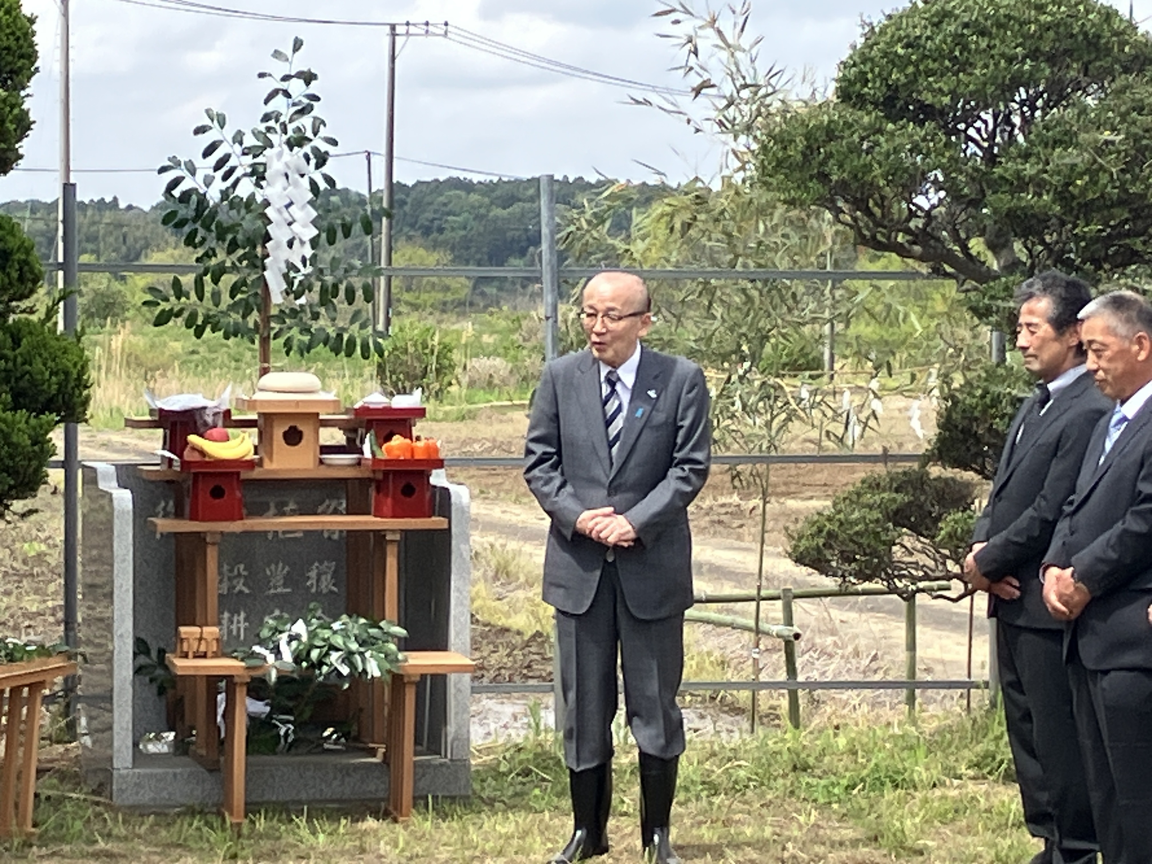 市長が挨拶する様子。