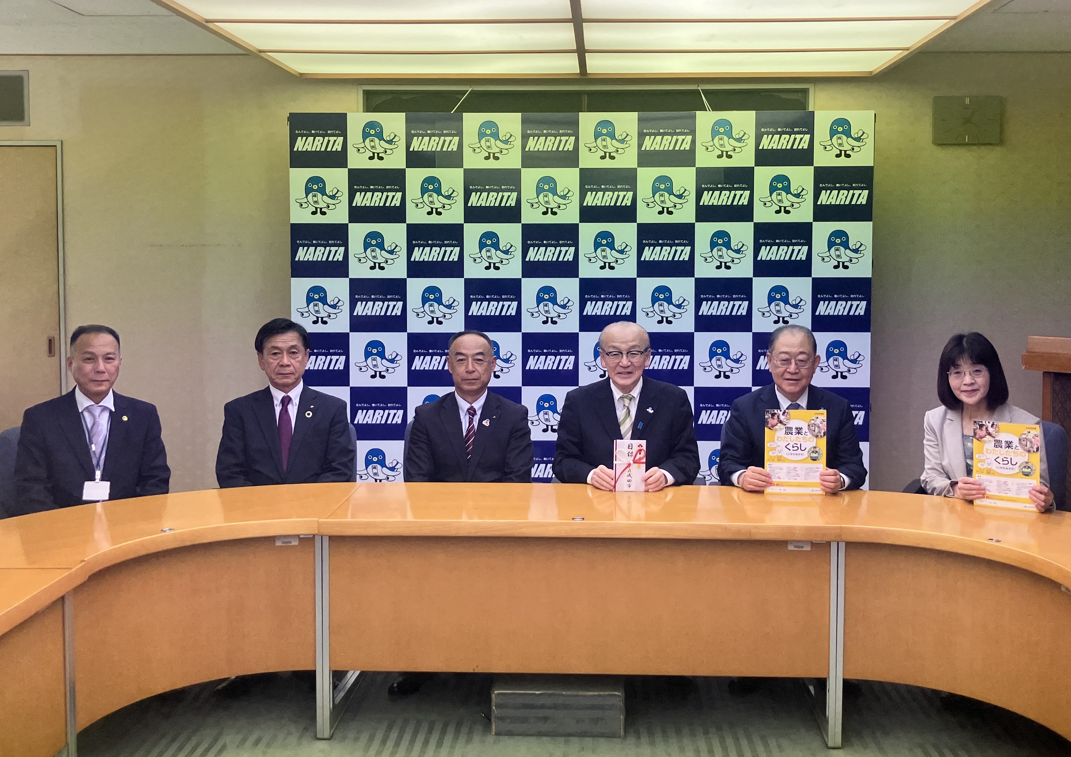 成田市農業協同組合様と市長。