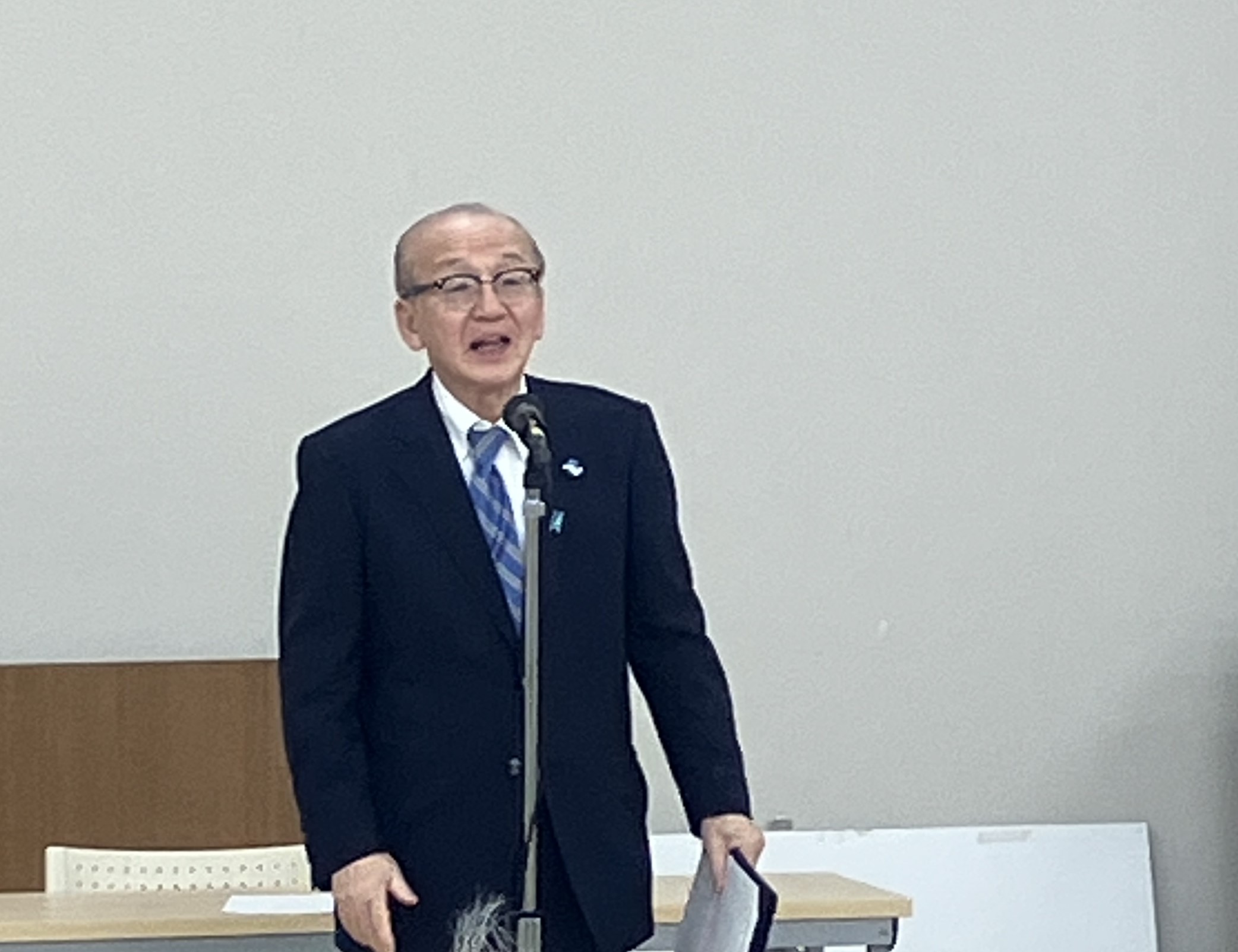 市長が挨拶する様子。