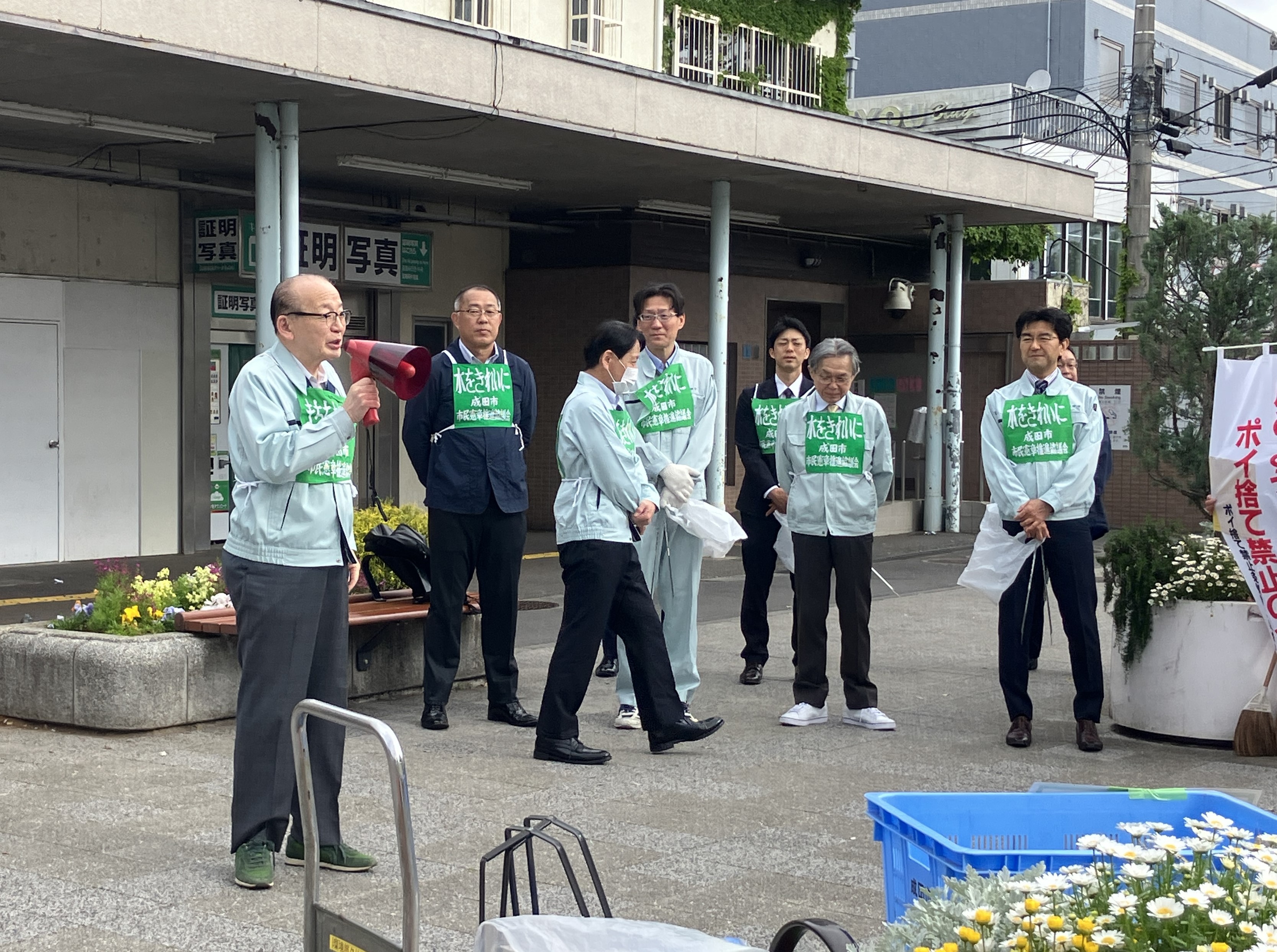 クリーン運動開始の挨拶を行う市長